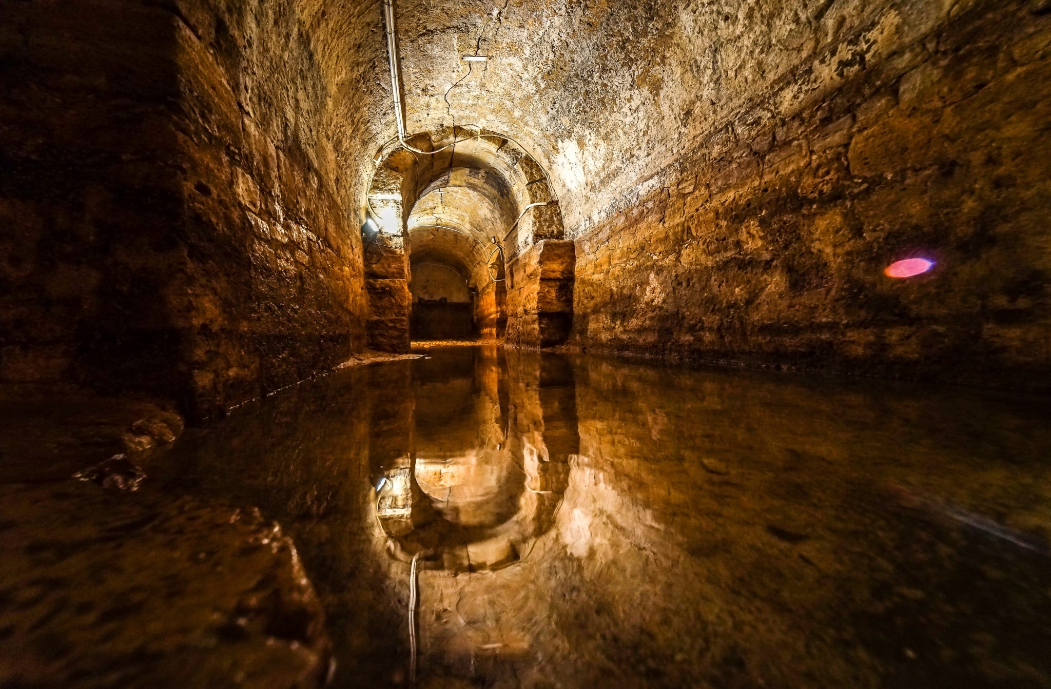 Túnel que liga os reservatórios de água de Lisboa.