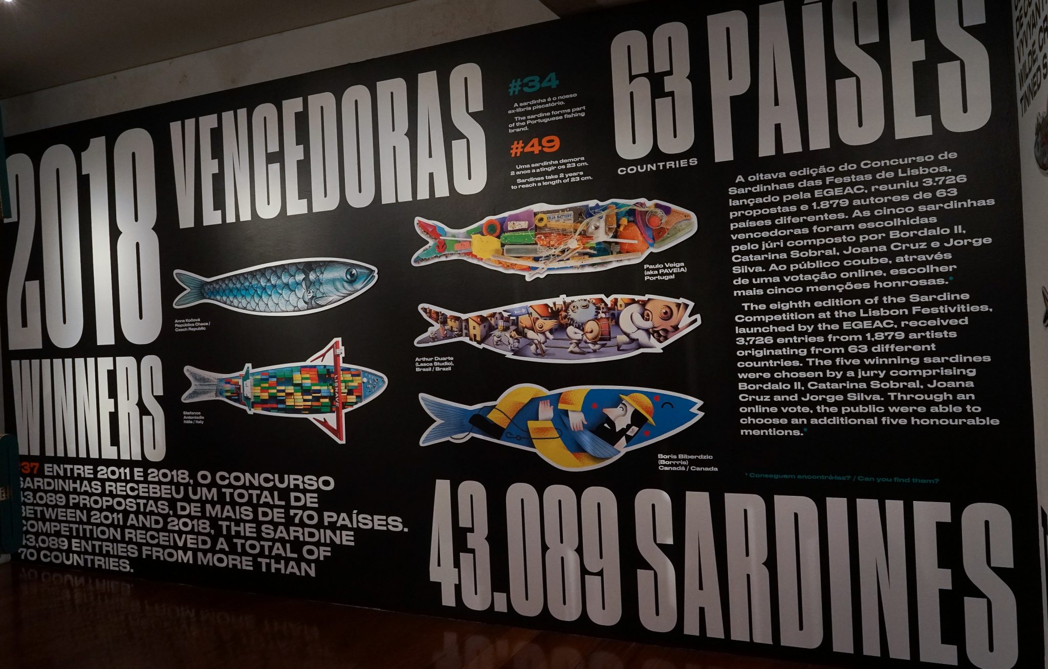 Painel informativo da exposição Salvem a Sardinha com dados relativos ao concurso